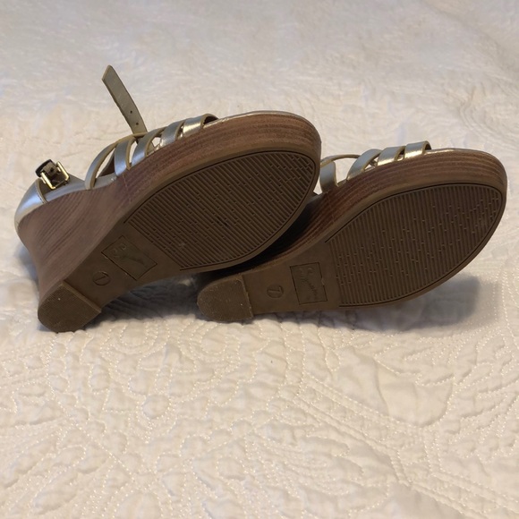 Metallic Gold Seychelles Wedges - Picture 5 of 6